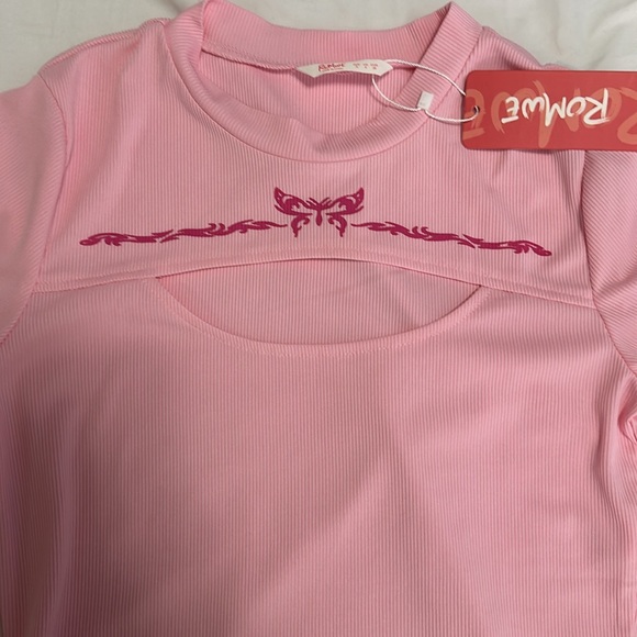 3/$15 NWT Pink Ribbed butterfly cut out crop top small - Picture 2 of 4